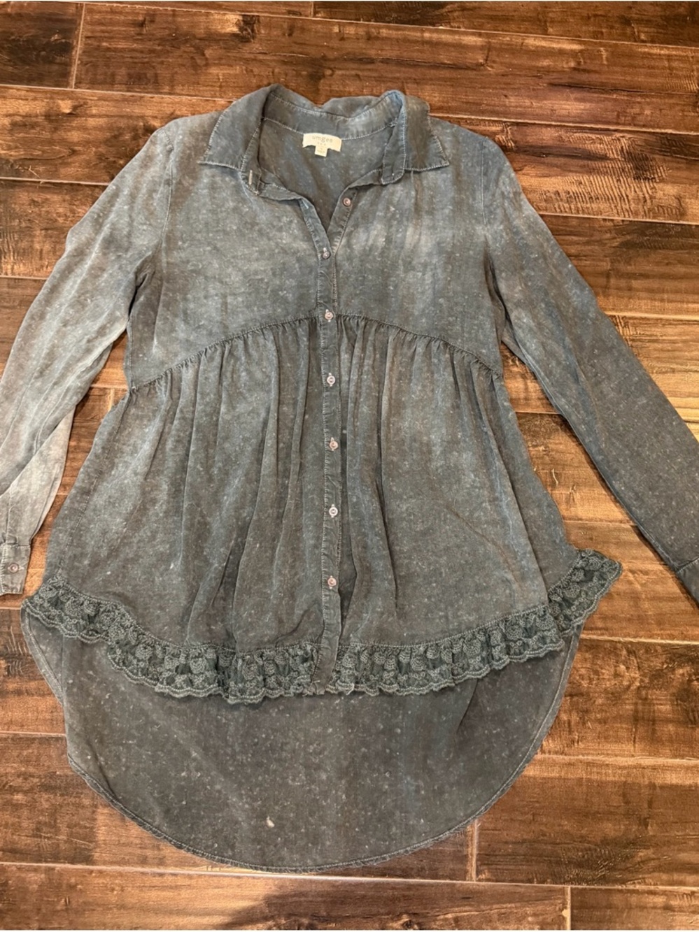 Umgee USA Mineral Wash Babydoll Tunic Top Small Gray Lace Trim Boho Button Down
